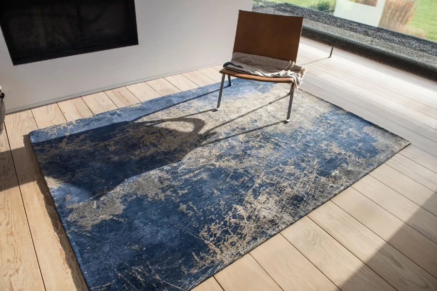 LDP_8629_MADMEN_CRACKS_ABYSSBLUE_ROOMSHOT003_WEB.webp