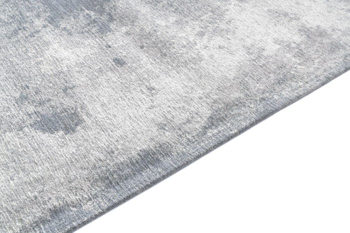 AtlasGraycloseup_smmall_1800x1200.jpg