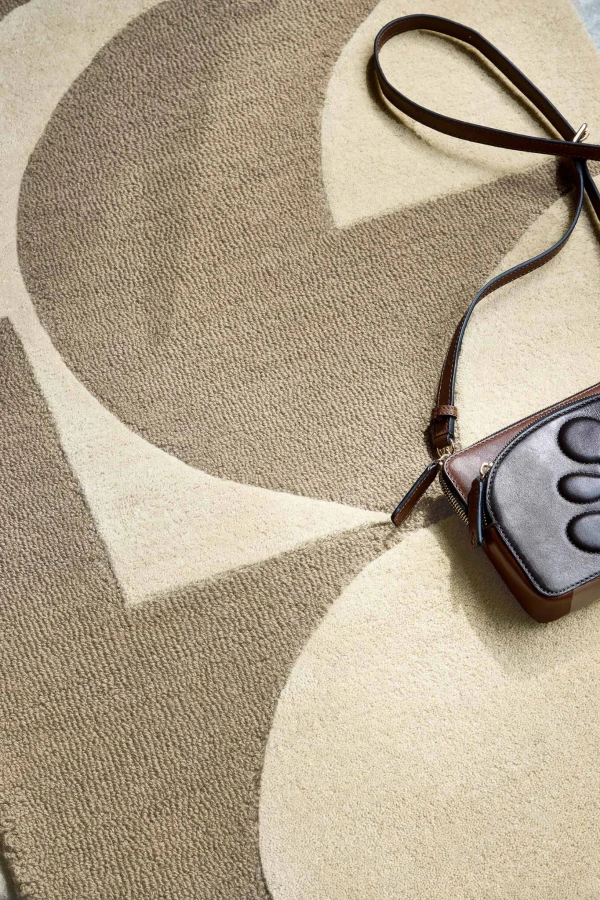 Orla-Kiely-Prism-Flower-Mushroom-Ecru-158009-interior-B-runner.jpg