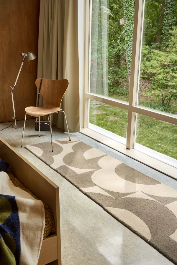 Orla-Kiely-Prism-Flower-Mushroom-Ecru-158009-interior-A-runner.jpg