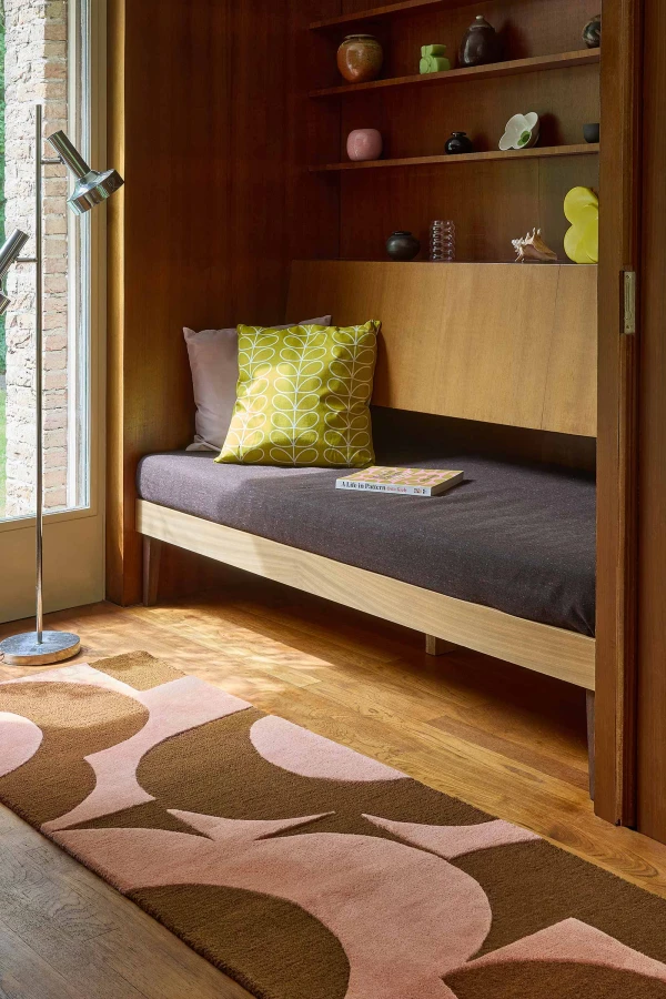 Orla-Kiely-Prism-Flower-runner-Pink-Terracotta-158002-interior-A.jpg