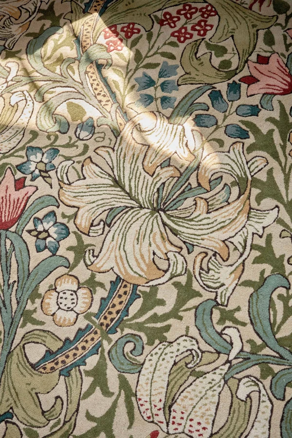 Morris-Co-Golden-Lily-Green-Red-130107-interior-D.jpg